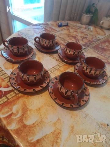 Стари керамични чаши за кафе