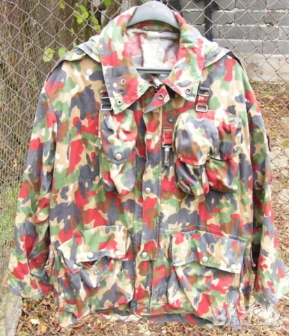 Оригинално Швейцарско Военно Камуфлажно Мъжко ЯКЕ № 60 (L-XL) Армейска Шуба с Яка с Качулка БАРТЕР, снимка 5 - Екипировка - 54826899