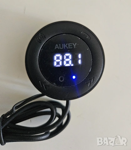 AUKEY – FM предавател с Bluetooth, с безжична връзка и функция за разговори