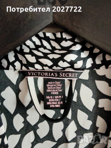 Сатенен халат Victoria's secret, снимка 3 - Нощници - 54347023