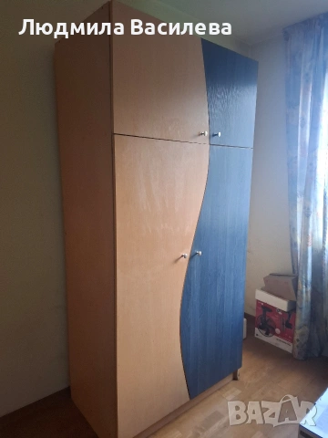 Продавам гардероб , практичен и запазен