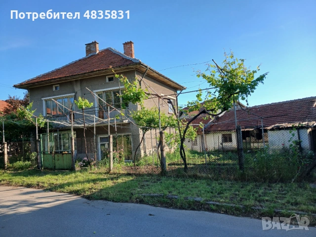 Продавам/Заменям двуетажна къща на 5 минути пешеходно разстояние от центъра на град Берковица , снимка 6 - Къщи - 54855453
