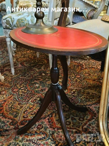 Антикварна холна маса