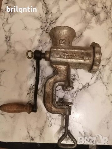 Ръчна машинка за мелене на домати