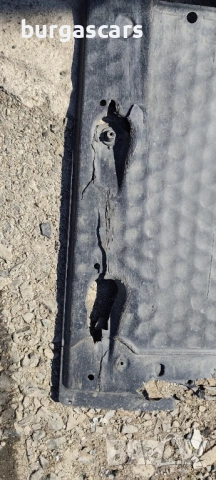 Кори под колата лява дясна VW Golf 5 1.9-105к.с. BKC, снимка 2 - Части - 54440085