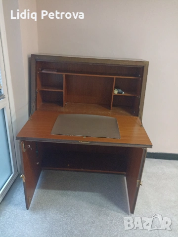 Продавам писалище