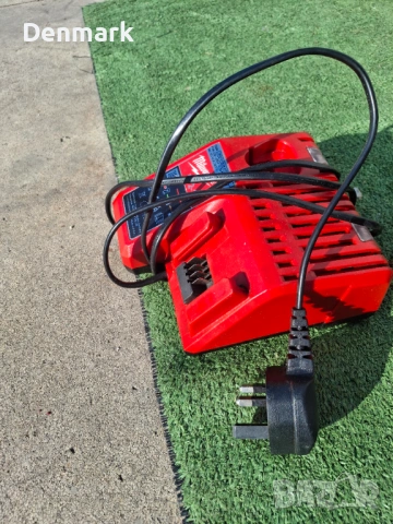 Акумулаторна прахосмукачка Milwaukee , снимка 6 - Други инструменти - 54305920