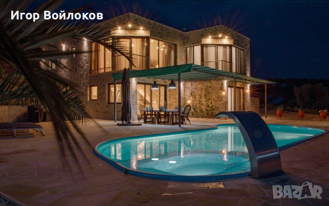 Вила с гледка на Атон