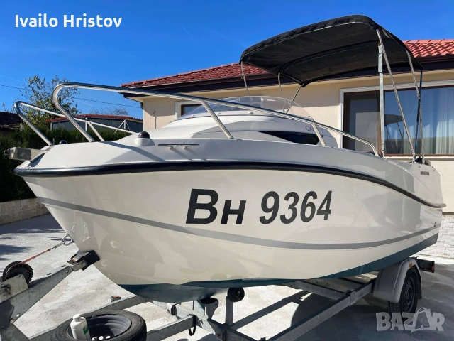 Лодка Quicksilver 455 Cabin 2017 с регистриран колесар, снимка 7 - Воден транспорт - 55038158