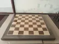 Шах дъска с фурнир орех ясен с рамка от масив и комплект фигури. , снимка 1