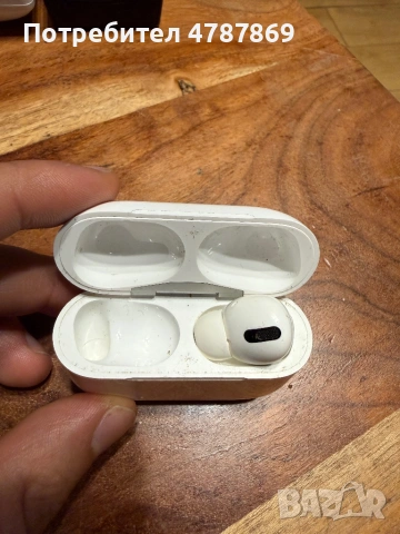 Продавам оригинален Apple AirPods Pro 2nd Gen charging case + 1 слушалка., снимка 3 - Bluetooth слушалки - 54585941