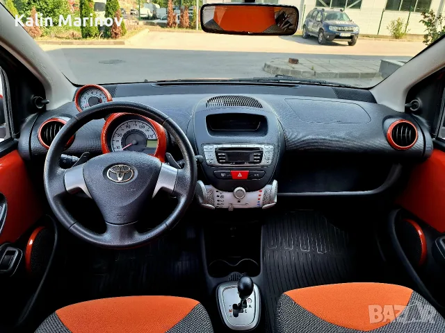 тойота айго автоматик, снимка 6 - Автомобили и джипове - 55600419