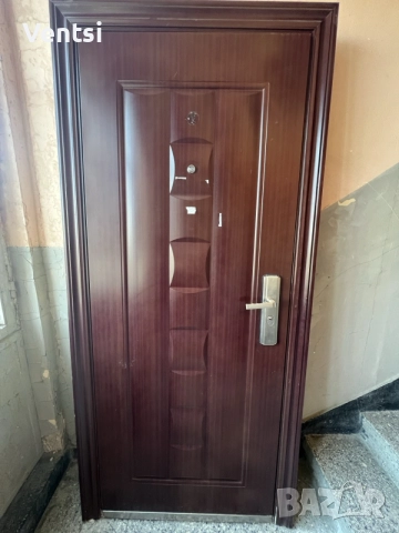 Метална входна врата
