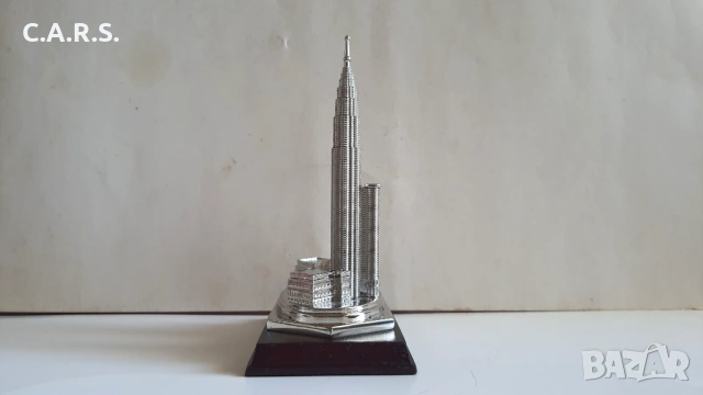 Метален Сувенир Malaysia Petronas Twin Towers, снимка 3 - Колекции - 54790576