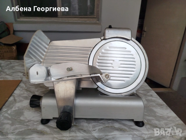 Професионална колбасорезачка с точило -250 мм