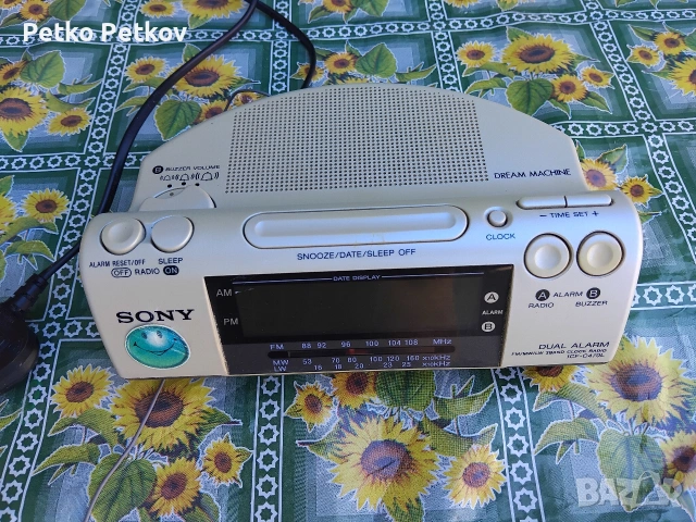 Радио часовник будилник SONY, снимка 2 - Радиокасетофони, транзистори - 54986137
