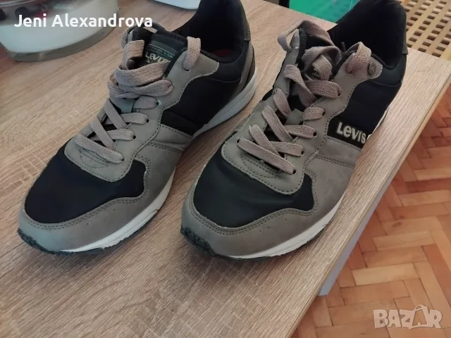 Употребявани обувки Levi,s
