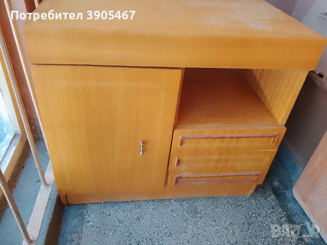 Здраво дървено шкафче