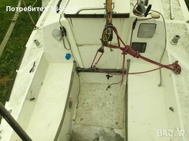 Продавам ветроходна лодка със стапел, снимка 2 - Воден транспорт - 54450221