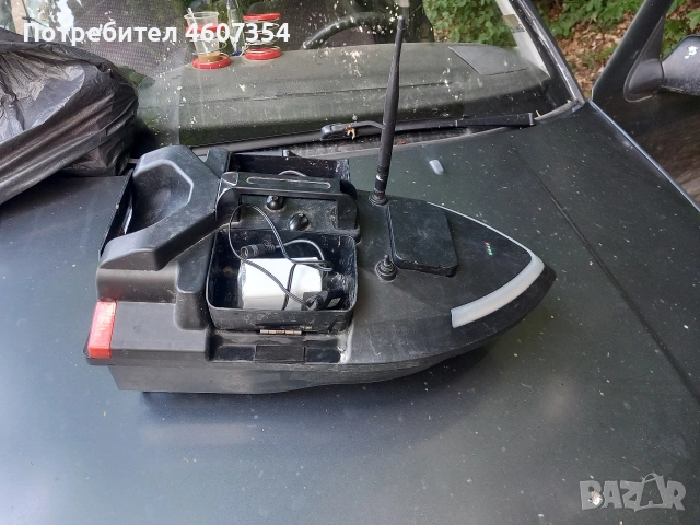 Продавам лодка да захранка със GPS модел Flytec Vo20 комплект с две батерии калъф и зарядно 