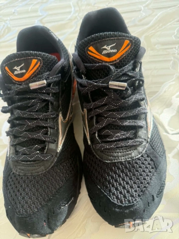 MIZUNO-МАРАТОНКИ №41 много леки  и двете тежат 430 грама