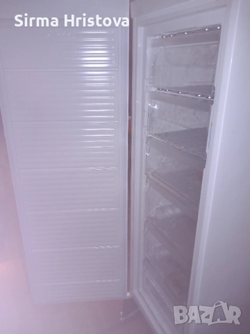  Вертикален фризер Indesit 245 л, снимка 4 - Фризери - 54715635
