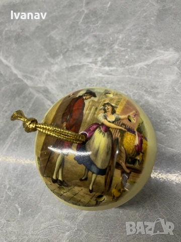 Керамична помада Ye Olde Aidees Of Torqua, пълна с парфюмирани цветя.