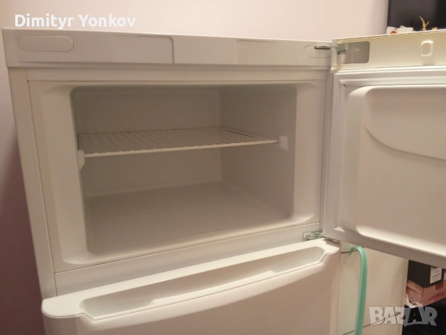 Indesit Хладилник с горен фризер, снимка 3 - Хладилници - 54484750