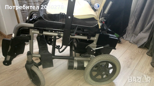 Продавам тежка автоматична (акумулаторна) инвалидна количка. Количката е стабилна, но има технически