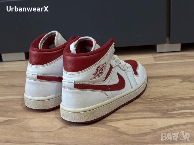 Кецове Nike Air Jordan 1 Mid Reverse Chicago, снимка 5 - Маратонки - 54403687
