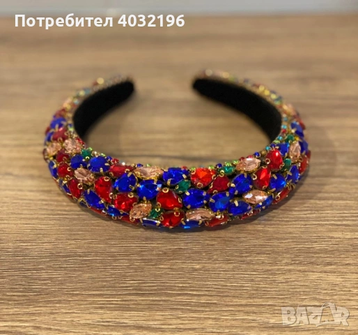 Диадема с цветни камъни