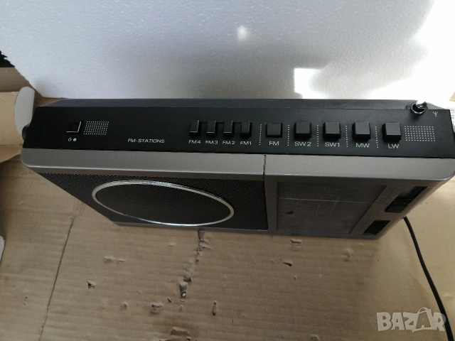 Радиоприемник GRUNDIG Concert Boy 220, снимка 4 - Радиокасетофони, транзистори - 54603139