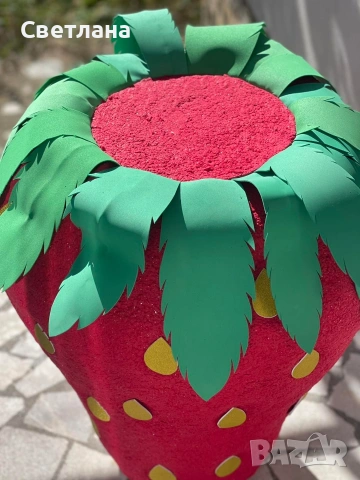 Ръчно изработена масичка за торта във формата на ягода 🍓, снимка 2 - Декорация за дома - 55171990