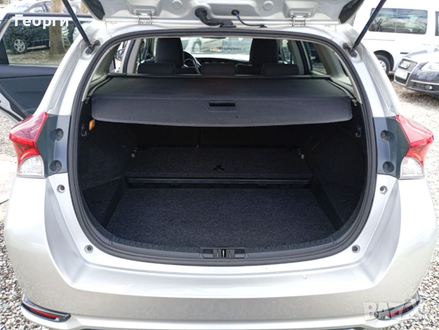 TOYOTA AURIS 1.6 D4D, снимка 9 - Автомобили и джипове - 54113017