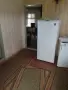 къща с двор кладенец и сонда , две приземни стаи, стопански сгради, асма, снимка 6