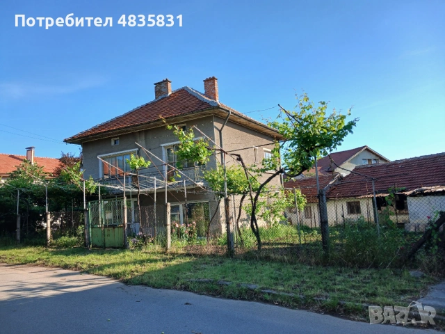 Продавам/Заменям двуетажна къща на 5 минути пешеходно разстояние от центъра на град Берковица , снимка 2 - Къщи - 54855453