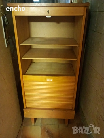 Старинни дървени кутии стол, маса, шкаф 