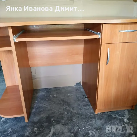 Ученическо бюро с място за компютър. Запазено, почти чисто ново. , снимка 4 - Мебели за детската стая - 55334572