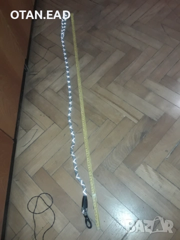 Кучешки повод със светлоотразителни нишки в него