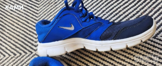 NIKE маратонки за момче 37 номер, снимка 3 - Детски маратонки - 54967158