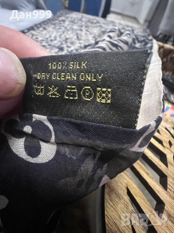 Оригинален дамски шал тип ( stole ) на Louis Vuitton, снимка 4 - Други - 54918284