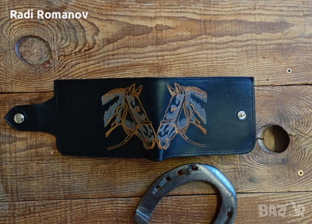 Ръчно изработен мъжки кожен портфейл с тематична бродерия 