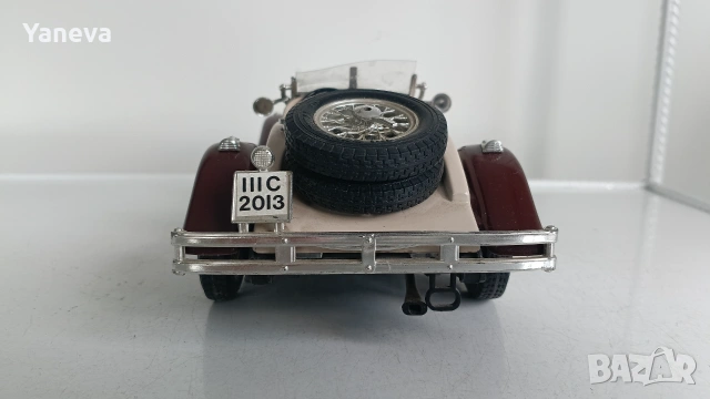 Mercedes-Benz SSK 1928 в мащаб 1:18, произведен от италианската компания Bburago. , снимка 7 - Коли, камиони, мотори, писти - 55003235