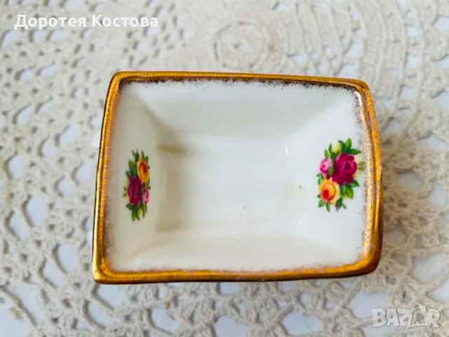 ROYAL ALBERT малка порцеланова количка от Англия с декор рози, снимка 4 - Антикварни и старинни предмети - 55388218