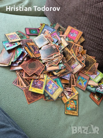 Цяла торба със стари Yu Gi Oh карти