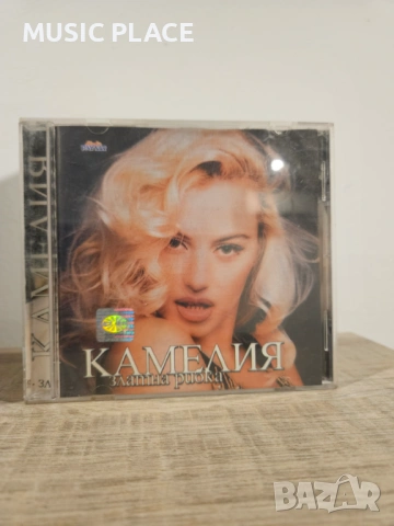 Камелия - Златна рибка