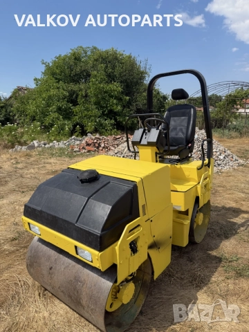 ВАЛЯК ПОД НАЕМ - Двубандажен вибрационен Dynapack CC102 - 2400кг, снимка 9 - Други машини и части - 55612255