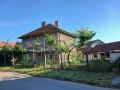 Продавам/Заменям двуетажна къща на 5 минути пешеходно разстояние от центъра на град Берковица , снимка 2