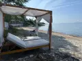 Нощувки в апартамент на частен плаж в гора с голям и малък басейн, снимка 4