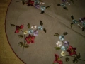 Винтидж  ретро покривка за маса с бродирани  цветя диаметър 72 см, снимка 1